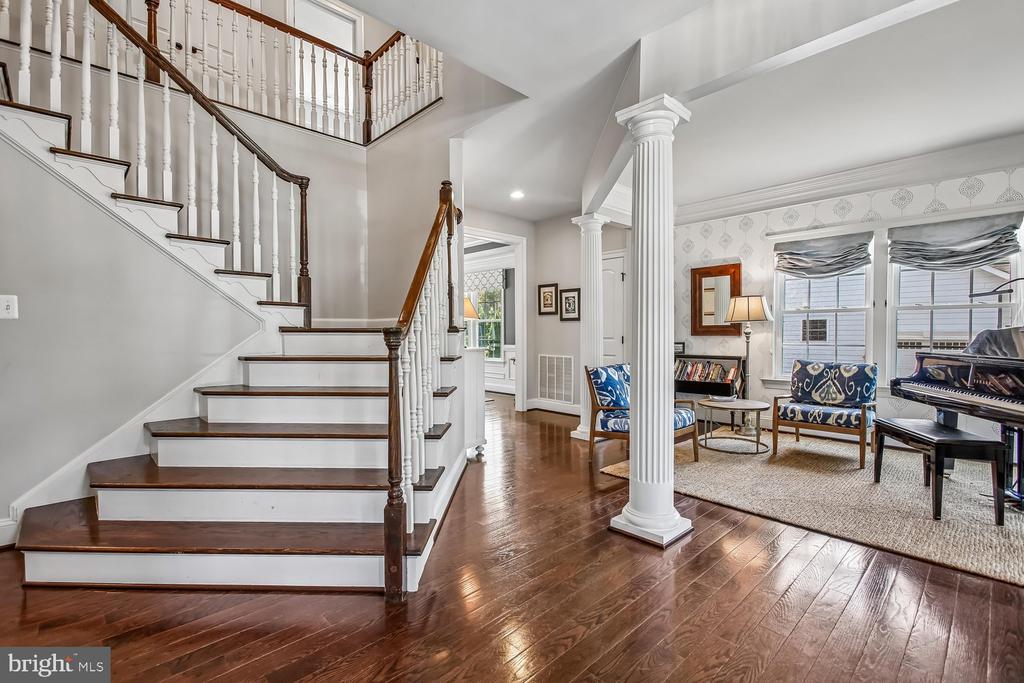 9423 FERRY LANDING COURT