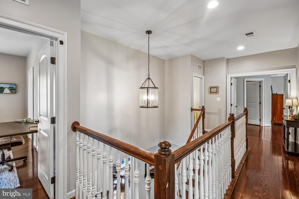 9423 FERRY LANDING COURT