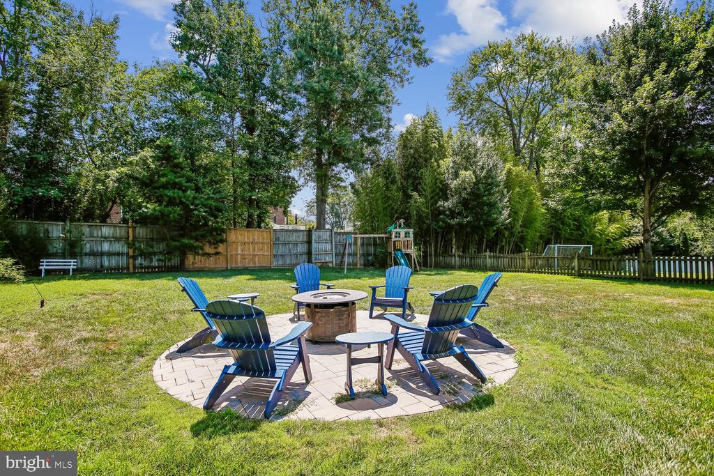 9423 FERRY LANDING COURT