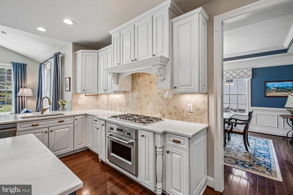 9423 FERRY LANDING COURT