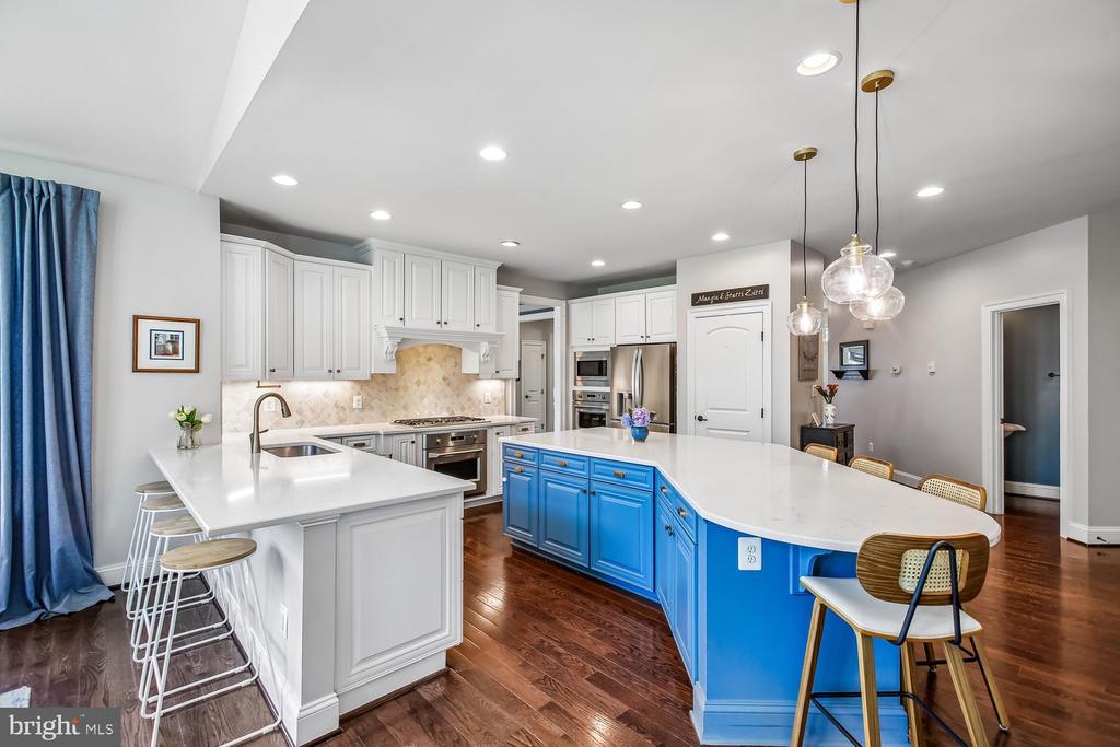 9423 FERRY LANDING COURT