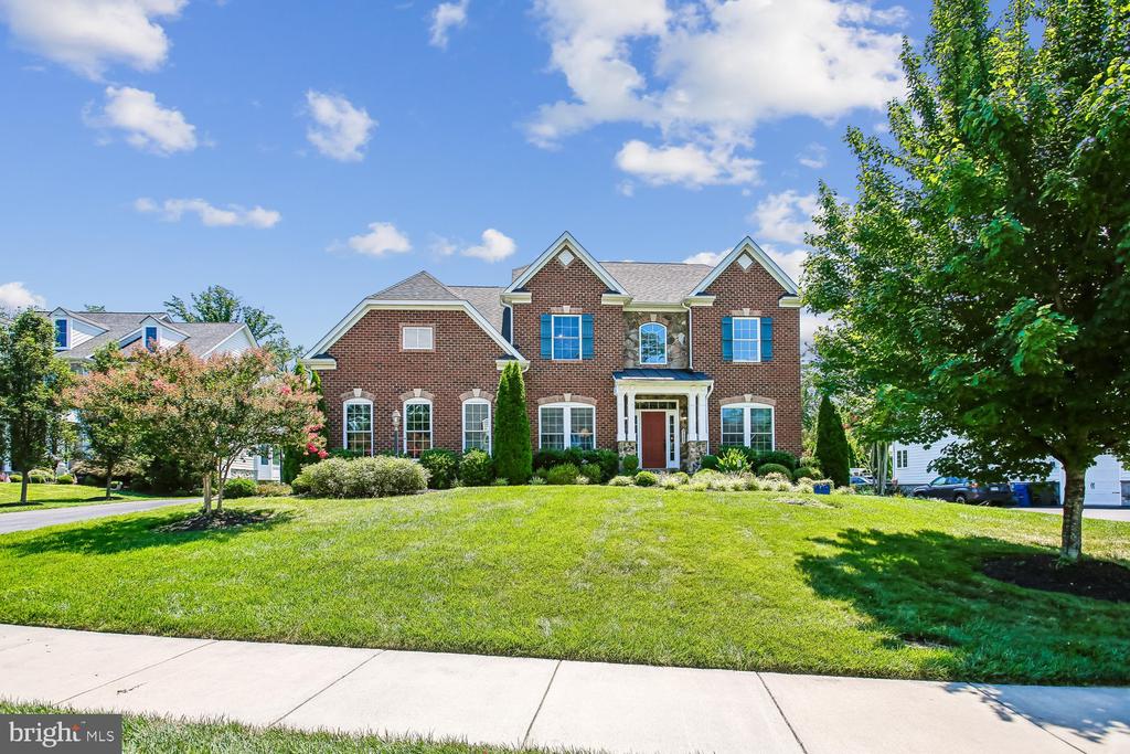 9423 FERRY LANDING COURT