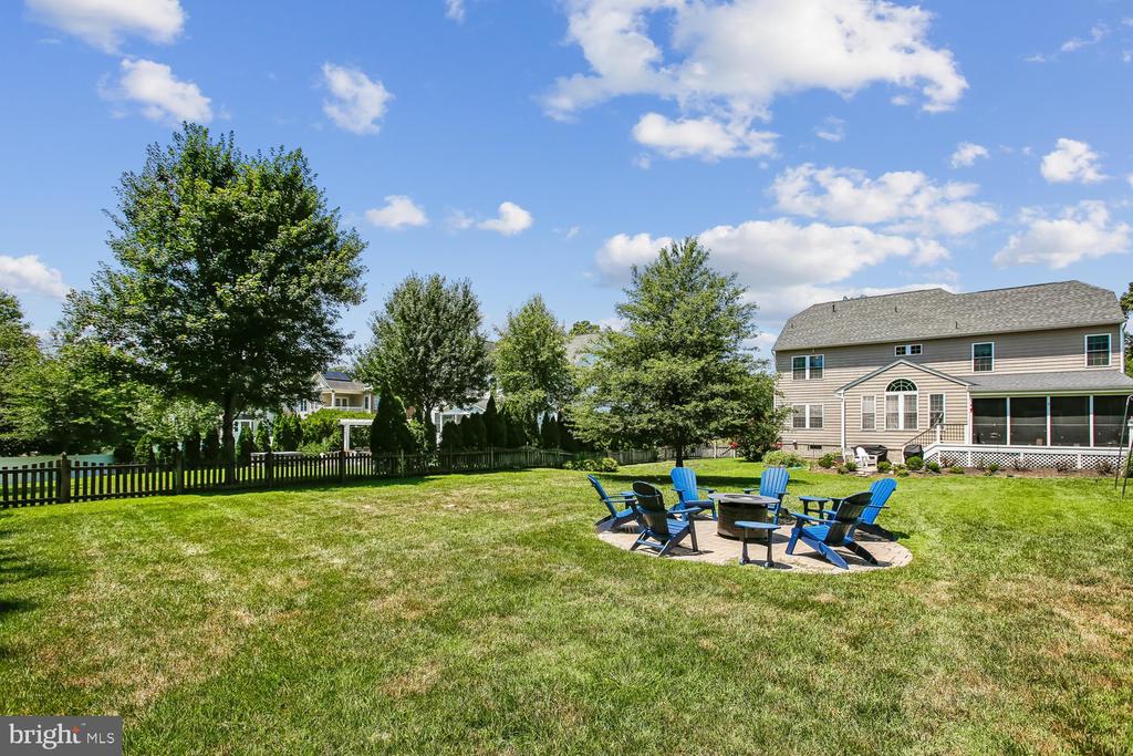 9423 FERRY LANDING COURT