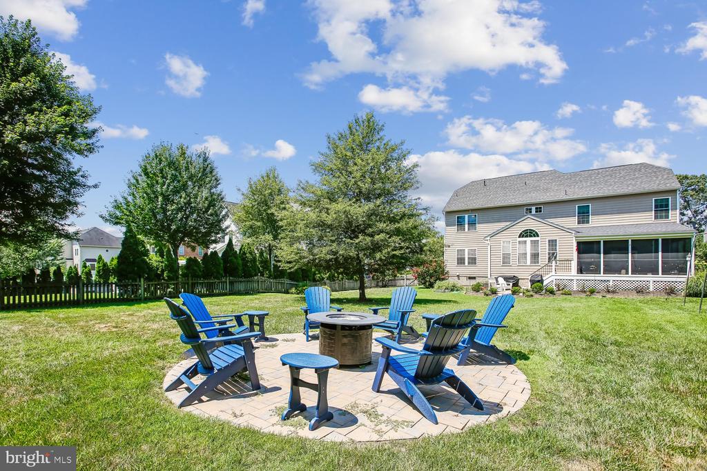 9423 FERRY LANDING COURT