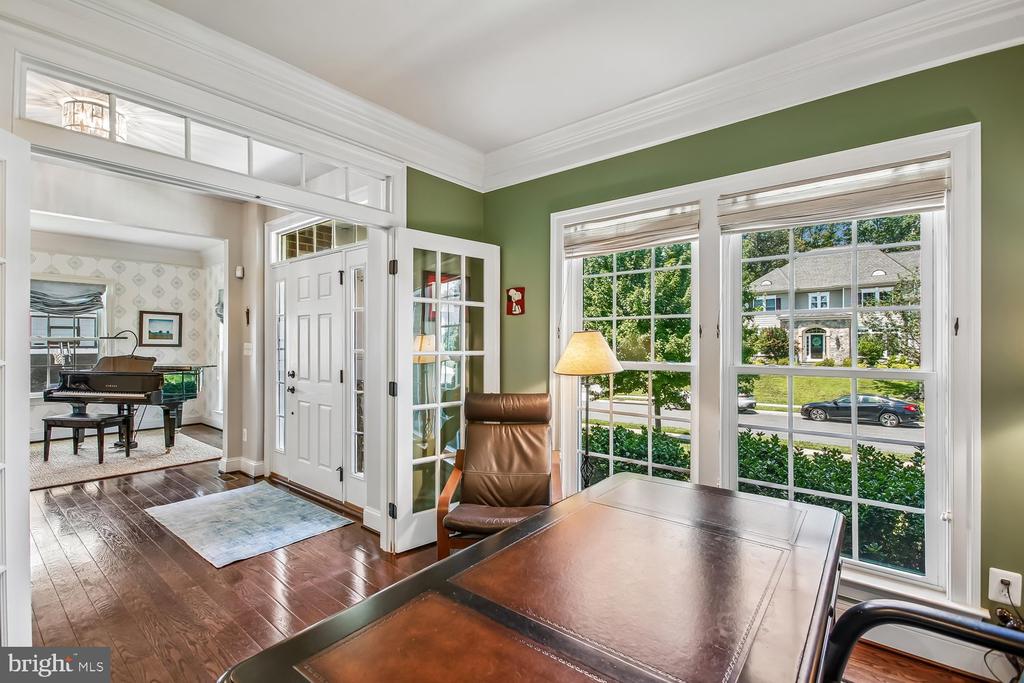 9423 FERRY LANDING COURT