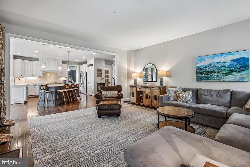 9423 FERRY LANDING COURT
