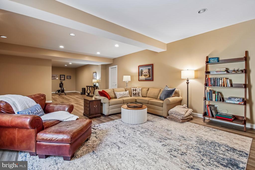 9423 FERRY LANDING COURT