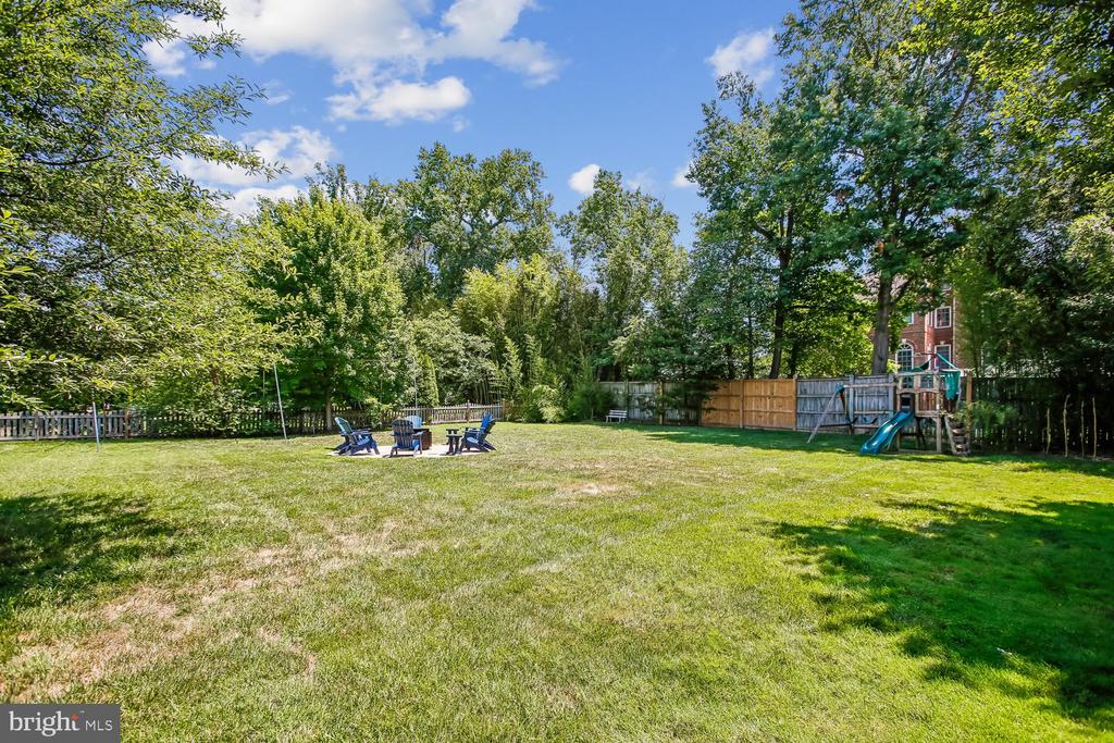 9423 FERRY LANDING COURT