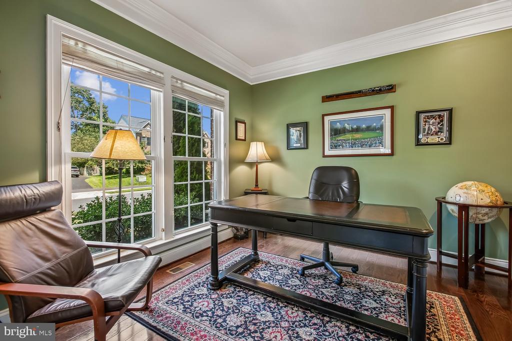 9423 FERRY LANDING COURT