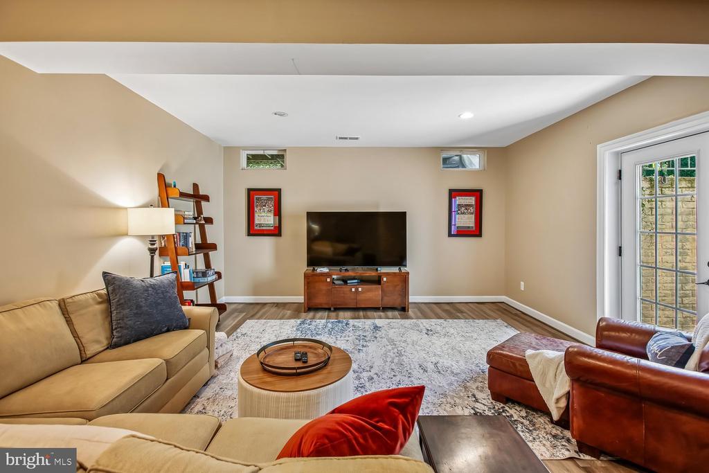9423 FERRY LANDING COURT