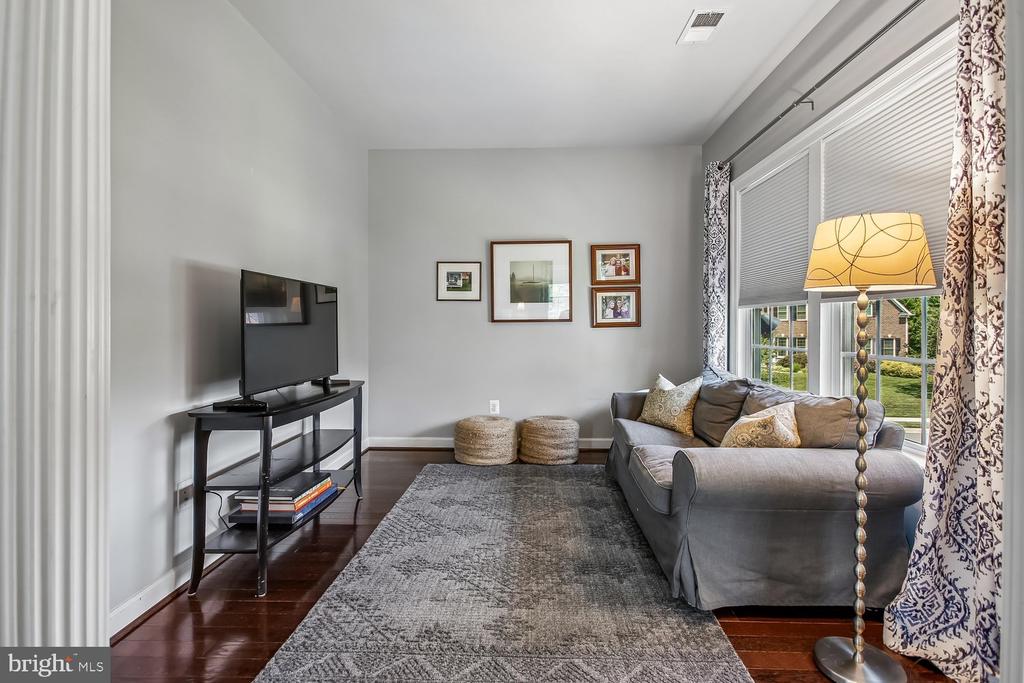 9423 FERRY LANDING COURT