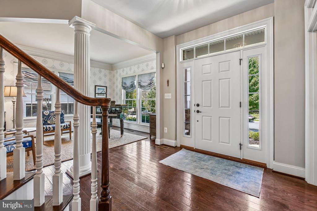 9423 FERRY LANDING COURT