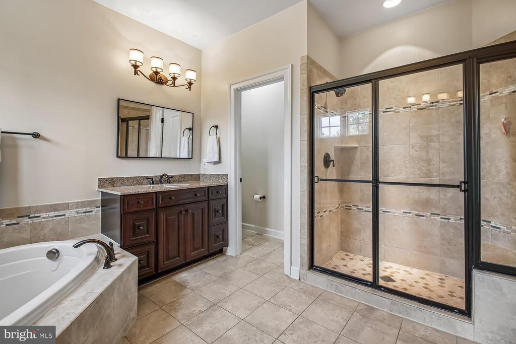 9423 FERRY LANDING COURT