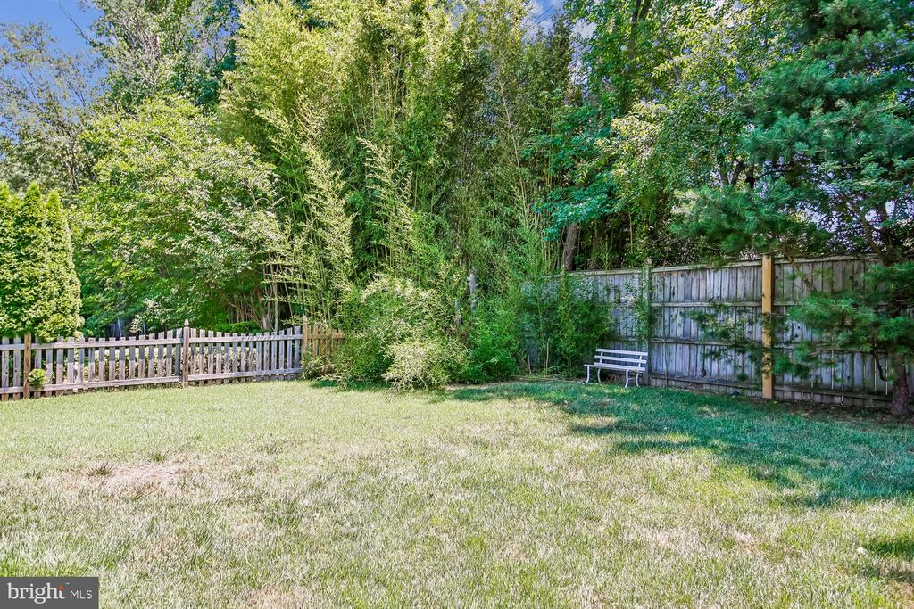 9423 FERRY LANDING COURT