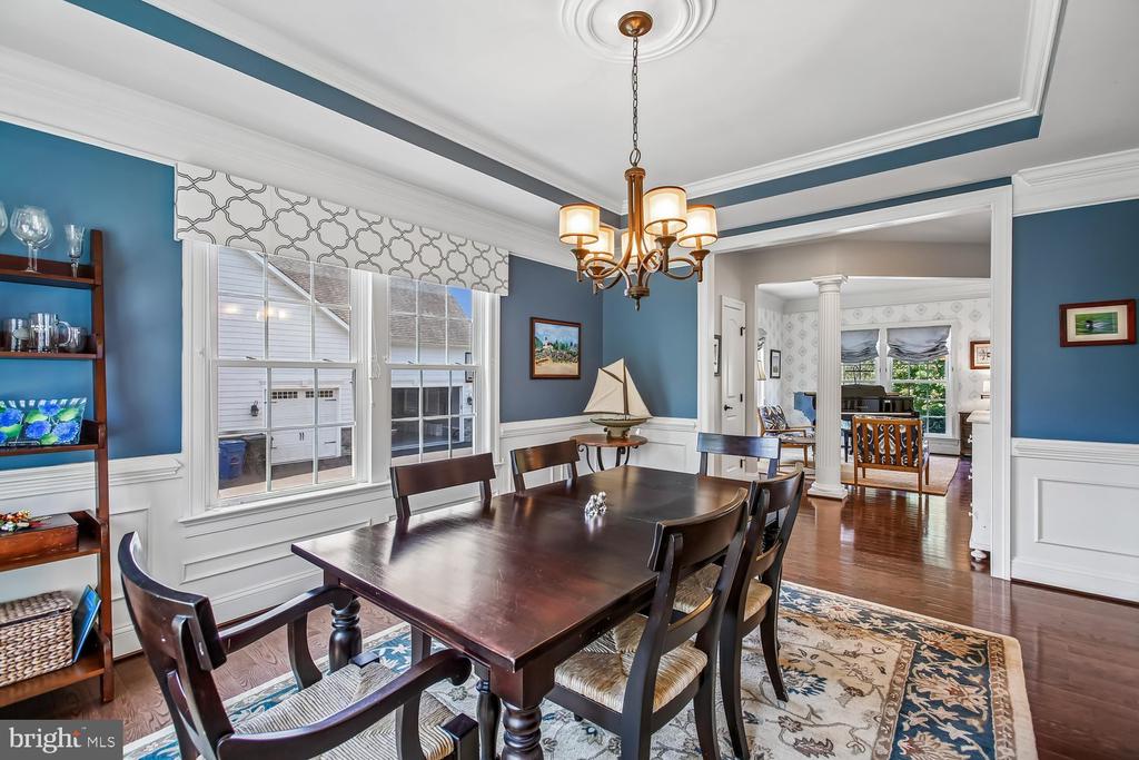9423 FERRY LANDING COURT