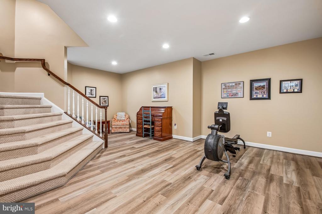 9423 FERRY LANDING COURT