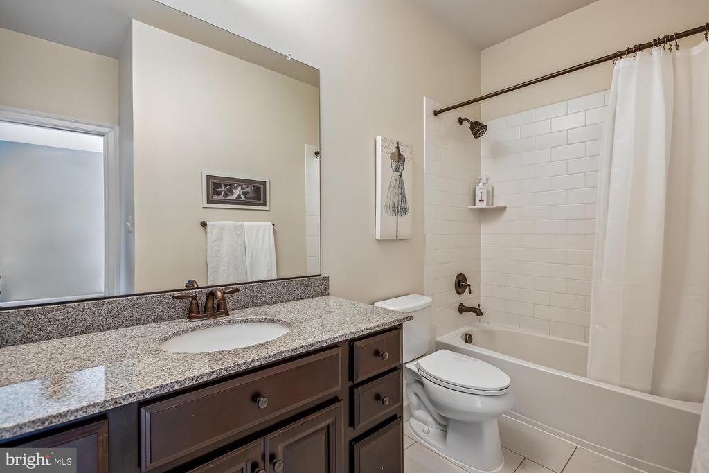 9423 FERRY LANDING COURT