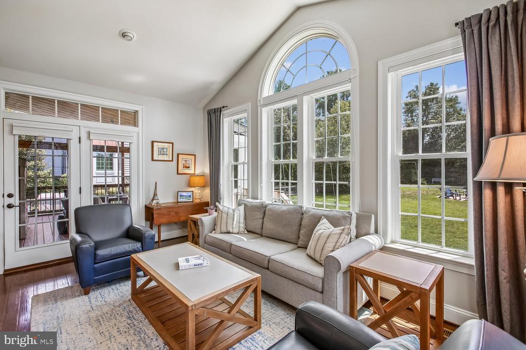 9423 FERRY LANDING COURT