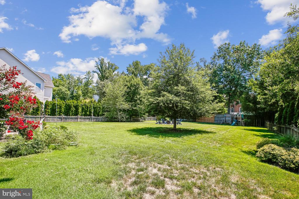 9423 FERRY LANDING COURT