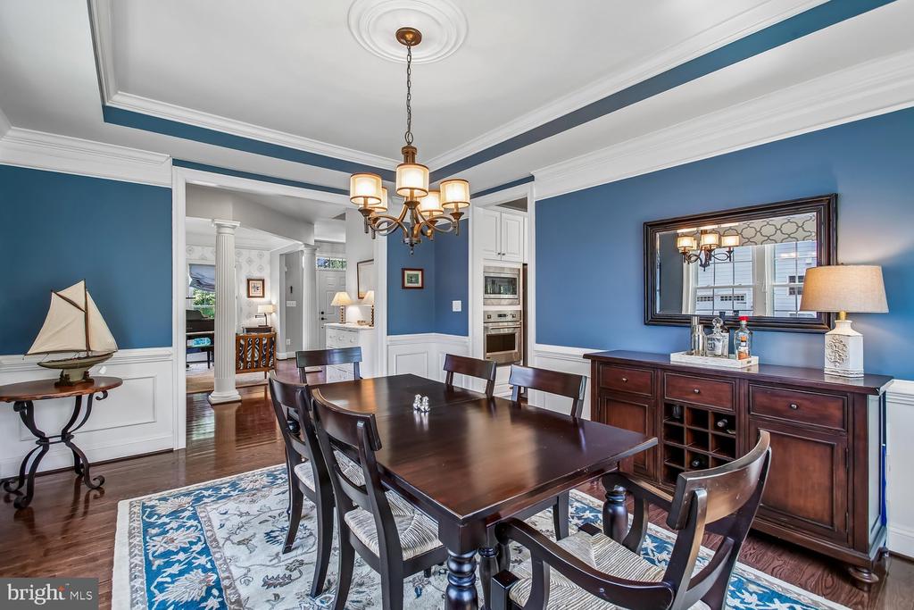 9423 FERRY LANDING COURT