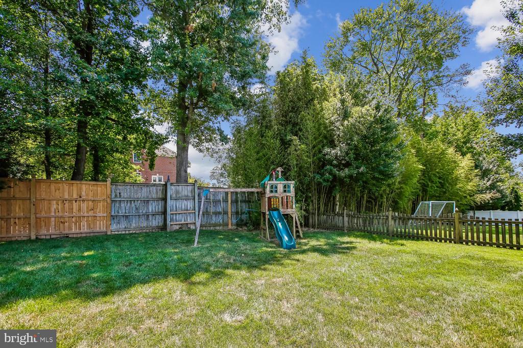 9423 FERRY LANDING COURT