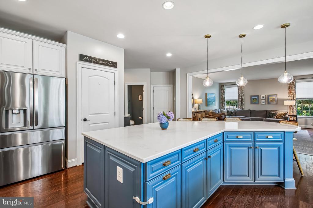 9423 FERRY LANDING COURT