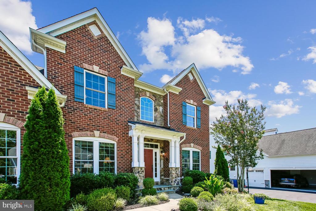 9423 FERRY LANDING COURT