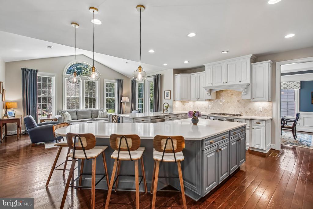9423 FERRY LANDING COURT