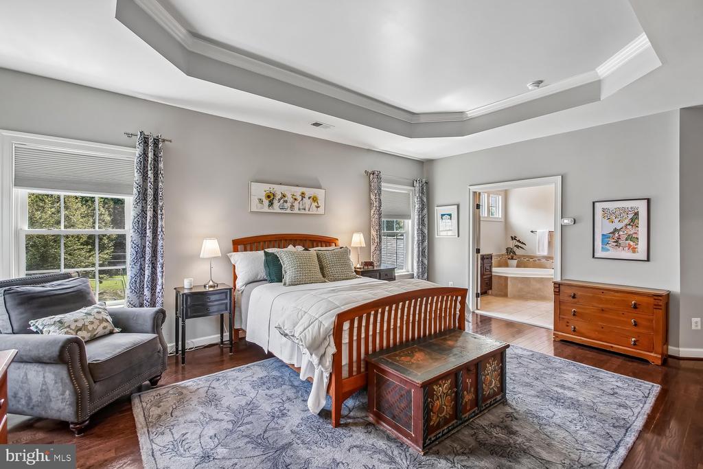 9423 FERRY LANDING COURT