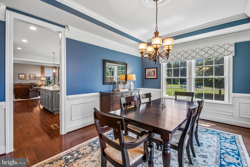 9423 FERRY LANDING COURT