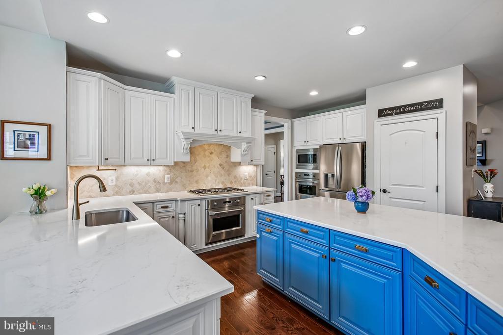 9423 FERRY LANDING COURT