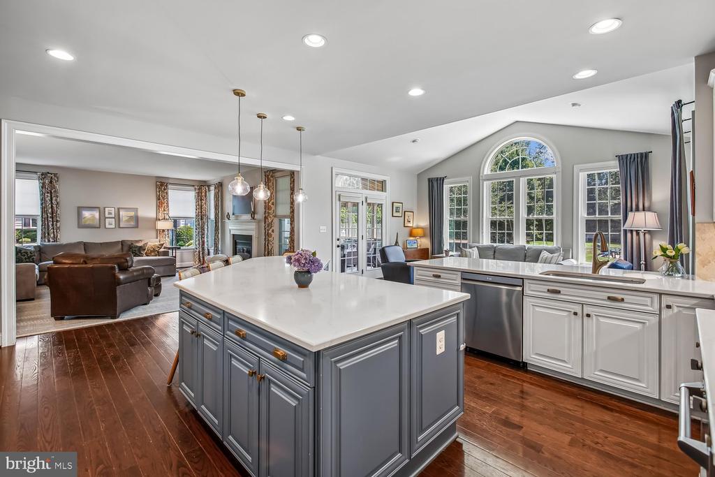 9423 FERRY LANDING COURT