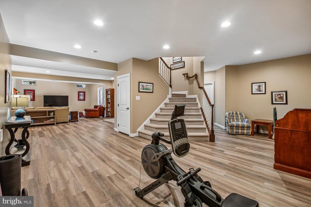 9423 FERRY LANDING COURT