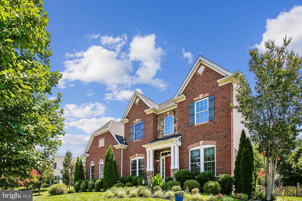 9423 FERRY LANDING COURT