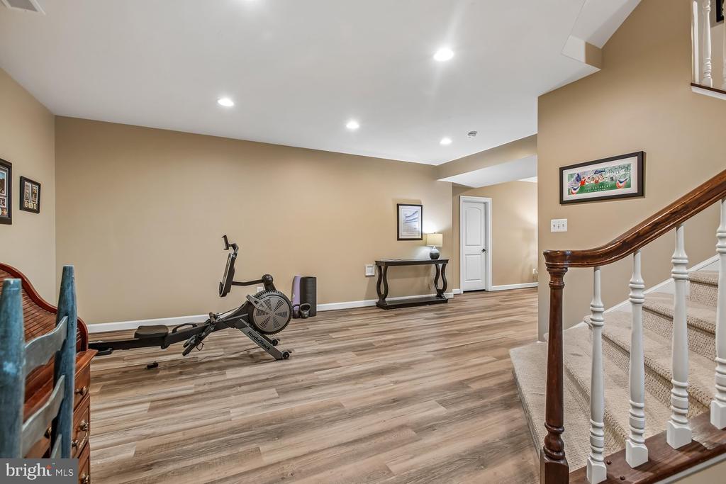 9423 FERRY LANDING COURT