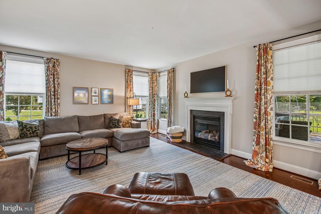 9423 FERRY LANDING COURT