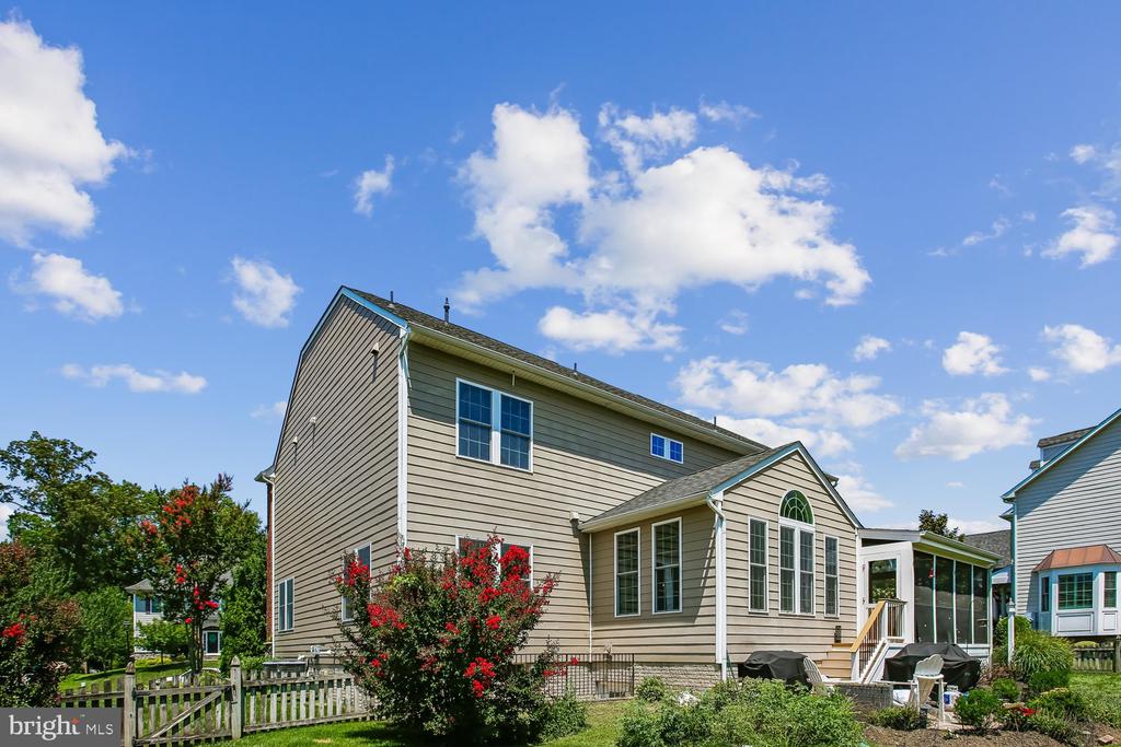9423 FERRY LANDING COURT