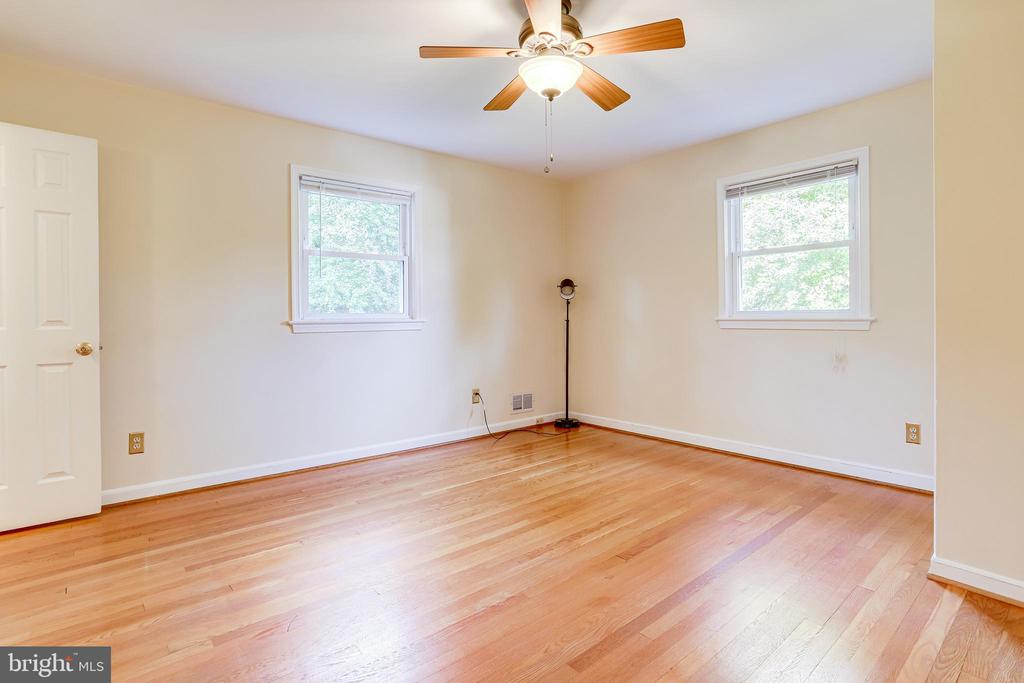 7321 REDDFIELD COURT