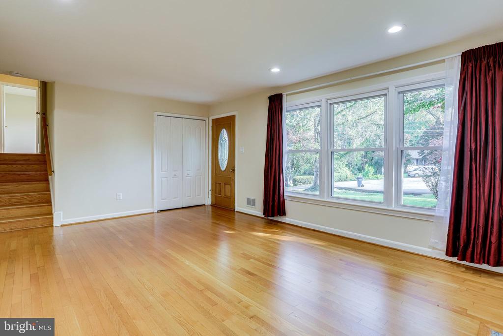 7321 REDDFIELD COURT