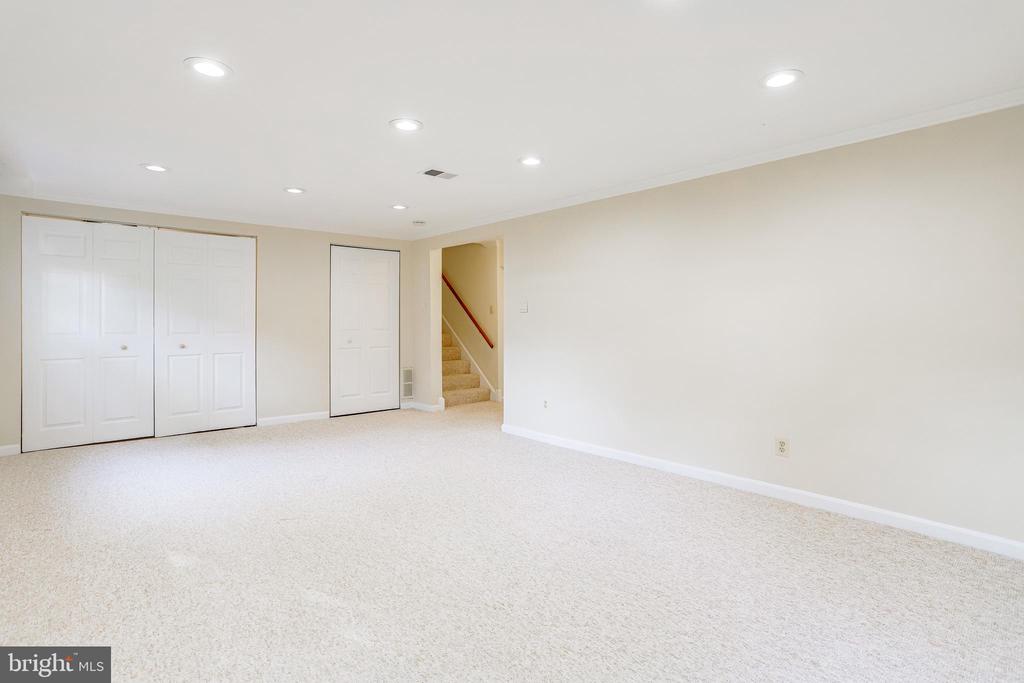 7321 REDDFIELD COURT