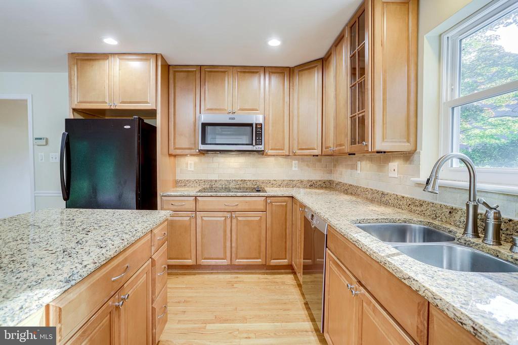 7321 REDDFIELD COURT