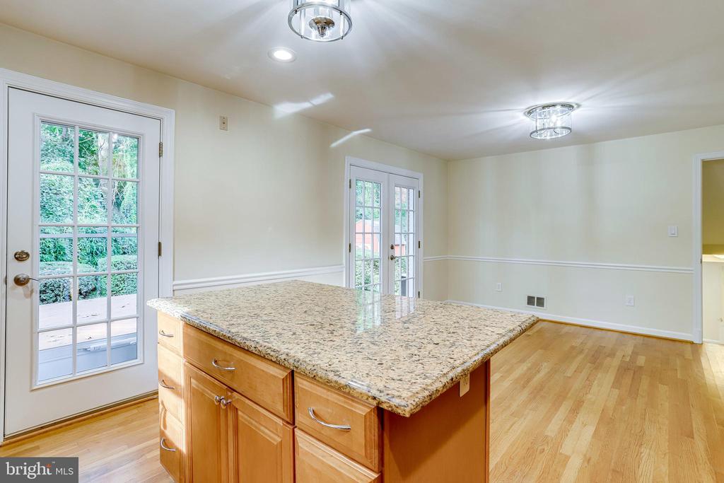 7321 REDDFIELD COURT