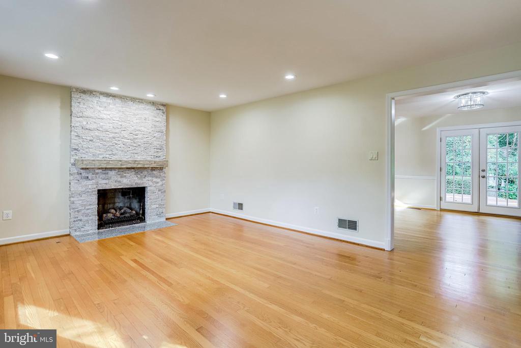 7321 REDDFIELD COURT