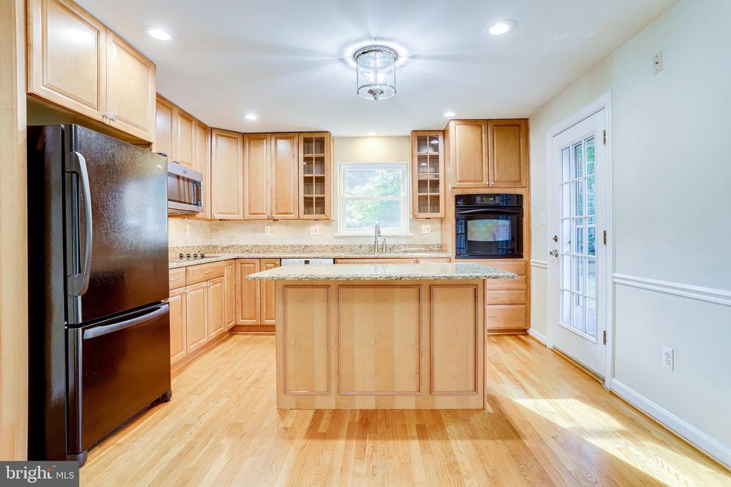 7321 REDDFIELD COURT