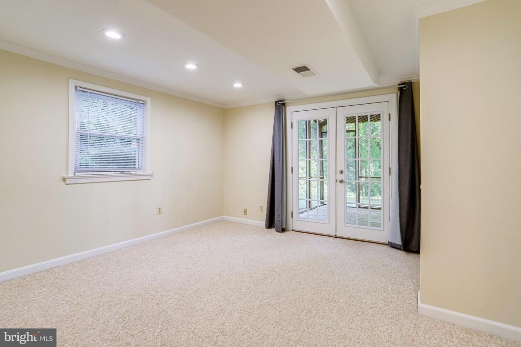 7321 REDDFIELD COURT