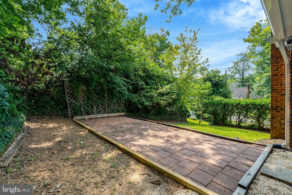 8622 KENILWORTH DRIVE