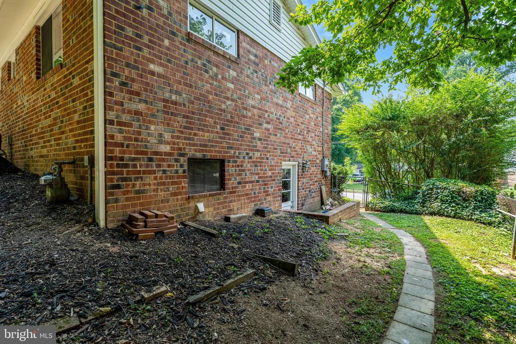 8622 KENILWORTH DRIVE