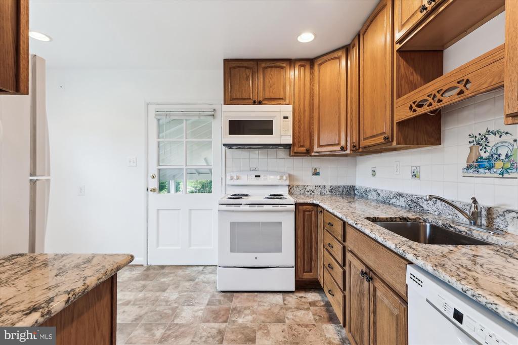 6916 SOUTHRIDGE DRIVE