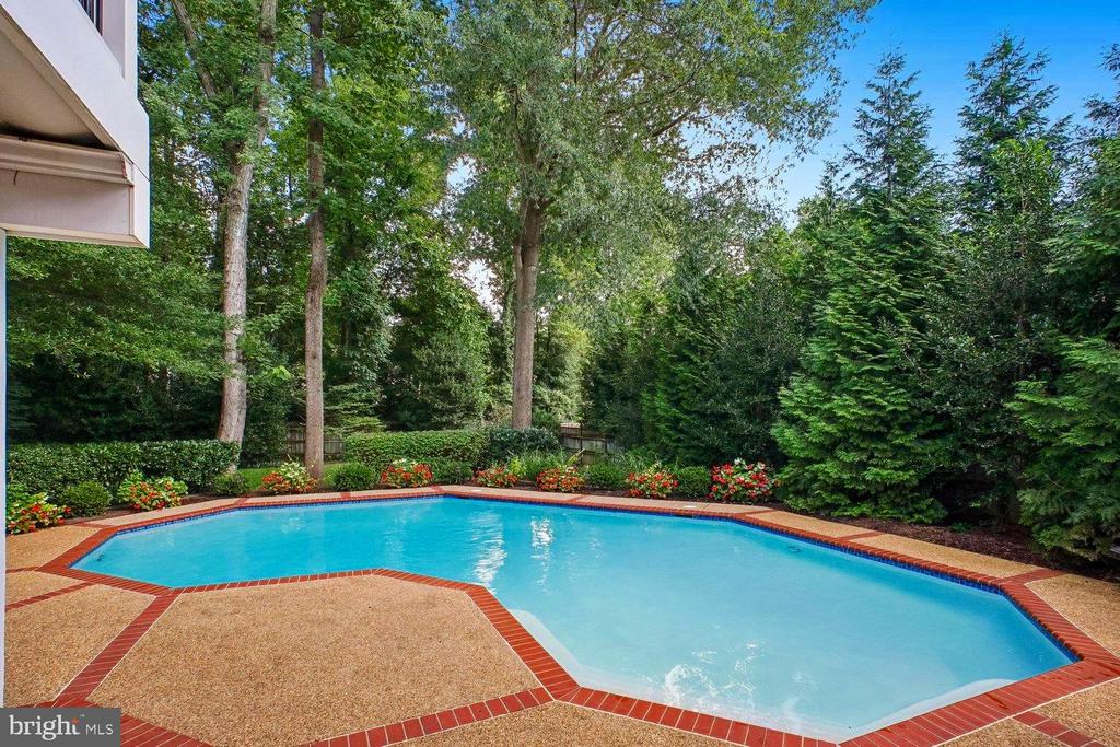 2755 OAKTON PLANTATION LANE