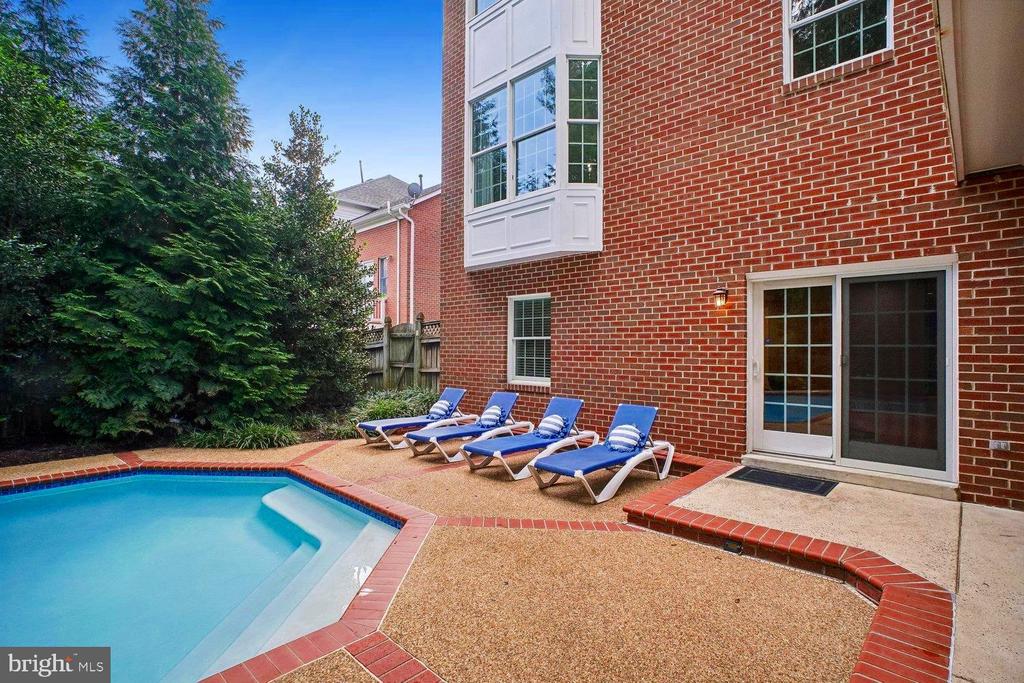 2755 OAKTON PLANTATION LANE